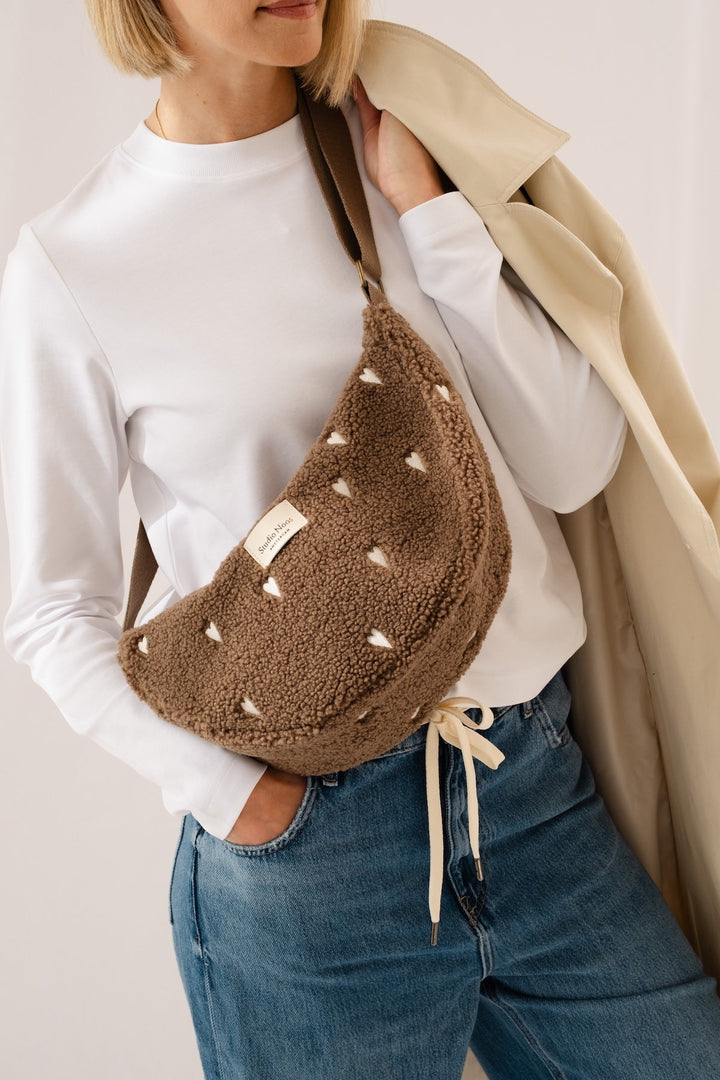STUDIO NOOS Crossbody övtáska - Brown Teddy Hearts