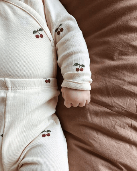 Novorozenecké kalhoty KONGES SLOJD Cherry | Stylové doplňky pro děti a ženy | Lavly.cz