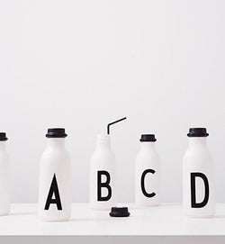 Personalizovaná láhev DESIGN LETTERS | Stylové doplňky pro děti a ženy | Lavly.cz