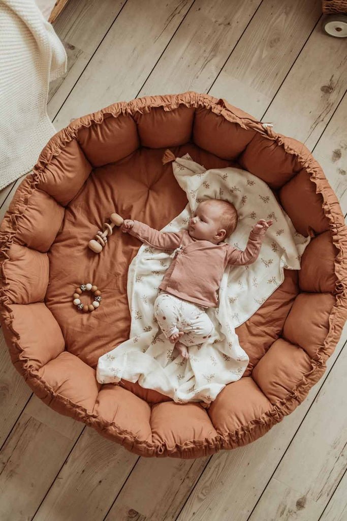 PLAY&GO Bloom Hrací podložka / Hnízdečko Tawny Brown | Stylové doplňky pro děti a ženy | Lavly.cz