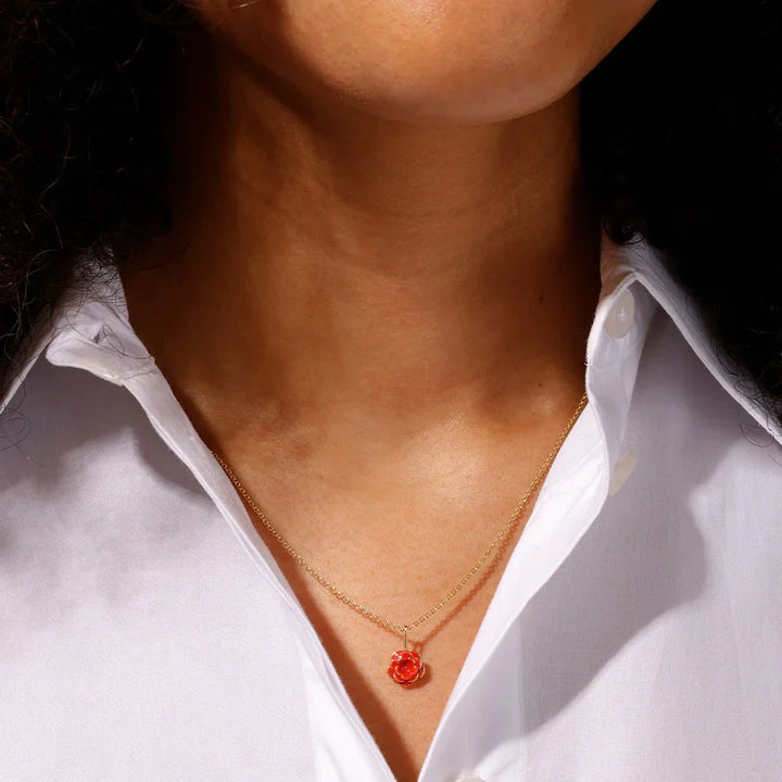 Přívěsek DESIGN LETTERS Darling Charm Rosette Zlato | Lavly.cz