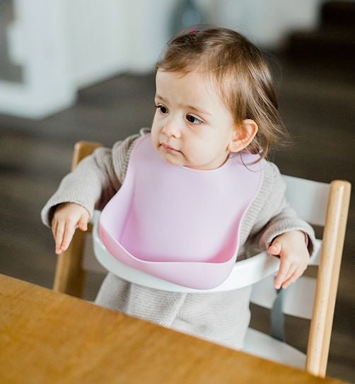 Silikonový bryndáček KINDSGUT Delicate Pink | Stylové doplňky pro děti a ženy | Lavly.cz