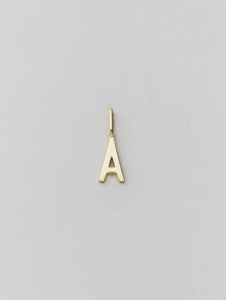 Zlatý přívěsek Písmeno A - Z - 10 mm DESIGN LETTERS | Stylové doplňky pro děti a ženy | Lavly.cz